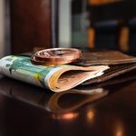 Slováci sú v miere úspor z disponibilných príjmov 6. najhorší v EÚ