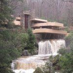 3 fantastické domy postavené nad vodopádom 