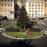 Solárny vianočný stromček v Ríme vyvolal rozporuplné reakcie